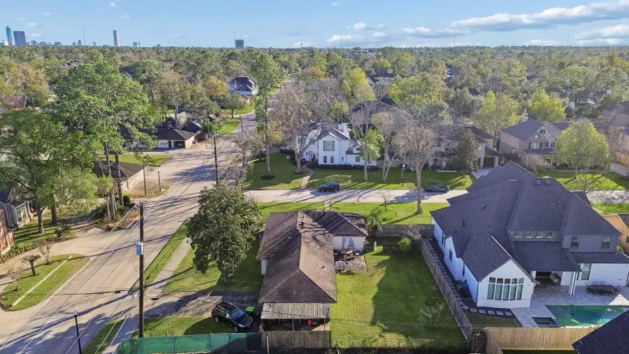 8802 Cedarbrake Drive, Spring Valley Village, TX 77055 - Image #2