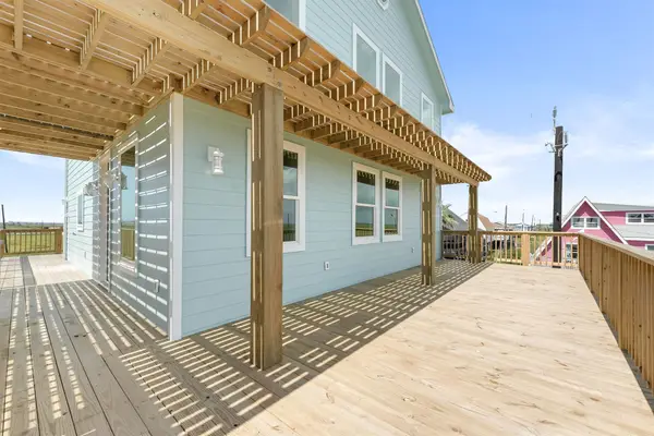 234 Bay Avenue, Surfside Beach, TX 77541