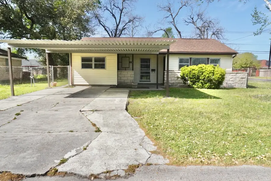 1008 Largo Street, Baytown, TX 77520 - Image #2