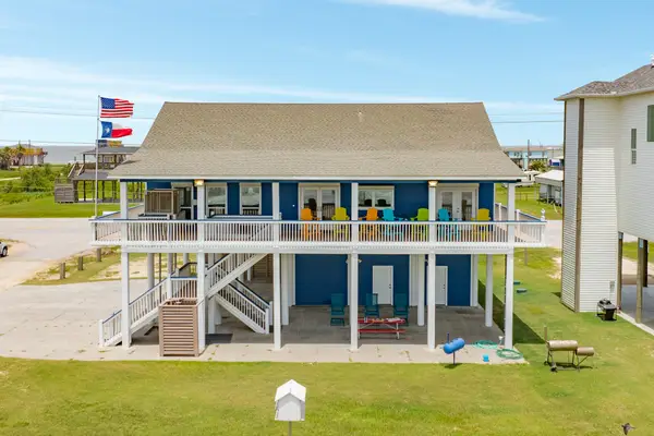 998 Austin Drive, Gilchrist, TX 77617