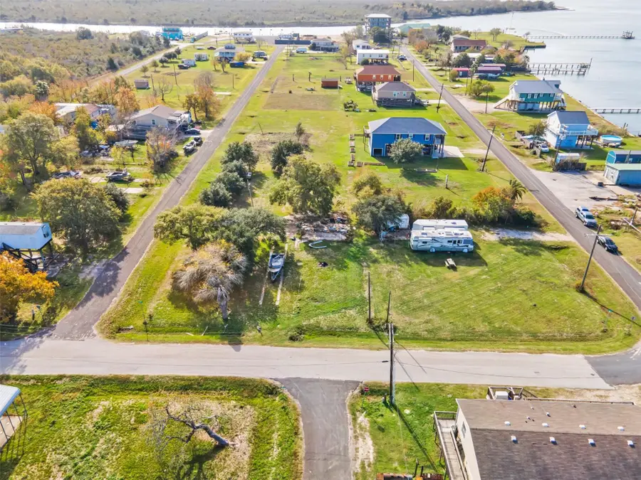 100 Darden, Anahuac, TX 77514 - Image #2