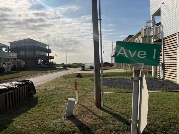 1966 Avenue I, Crystal Beach, TX 77650