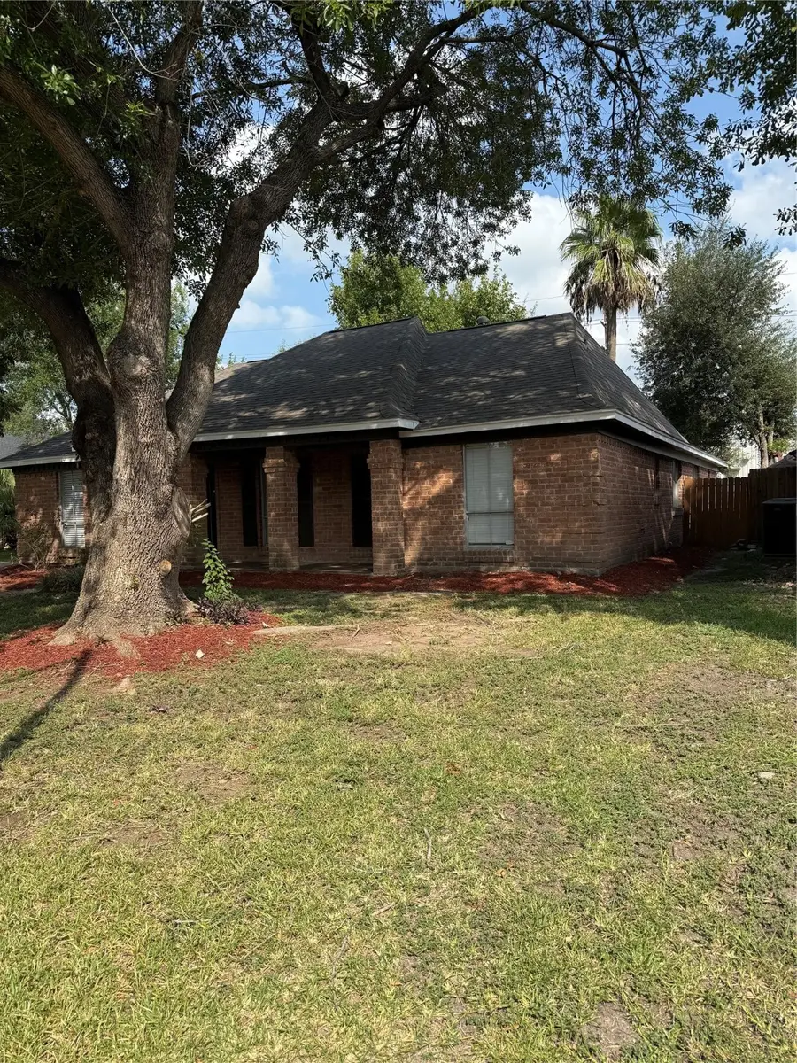 15130 Corona Del Mar Drive, Houston, TX 77083 - Image #2