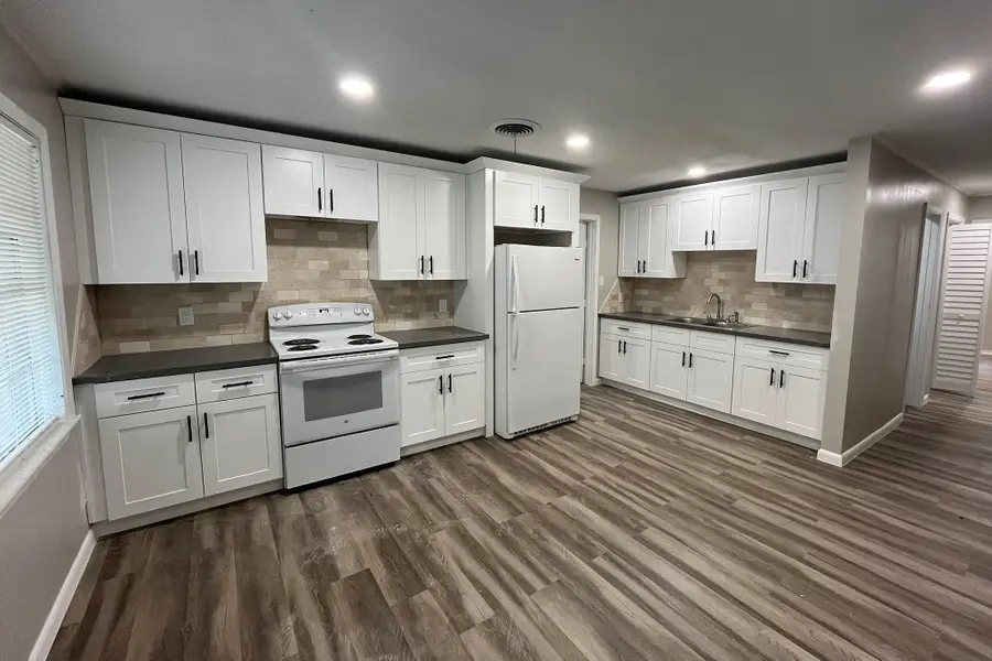 1409 20th Street, Huntsville, TX 77340 - #2