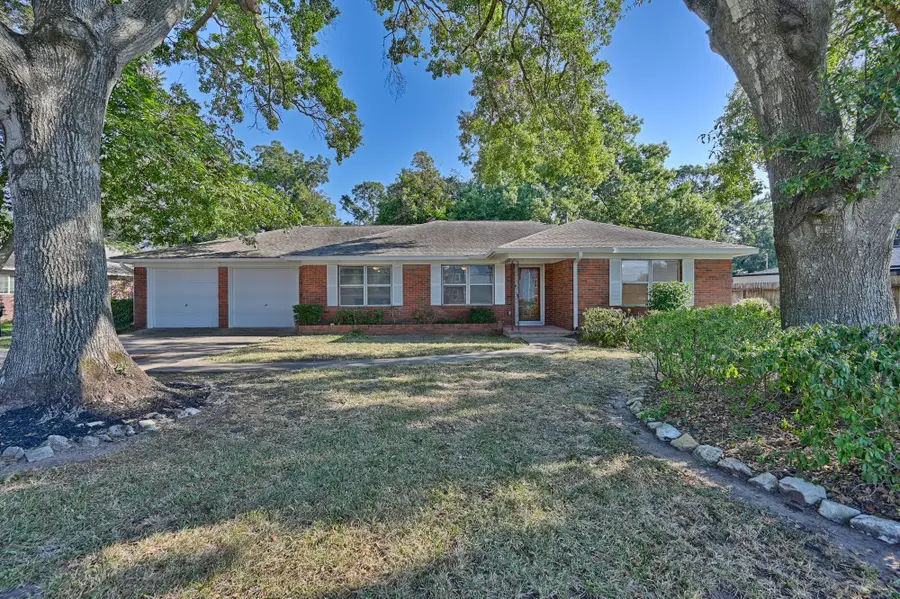 1452 S Circle, Sealy, TX 77474 - Image #2