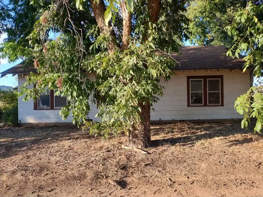 811 N 5th Avenue, Munday, TX 76371 - Image #2