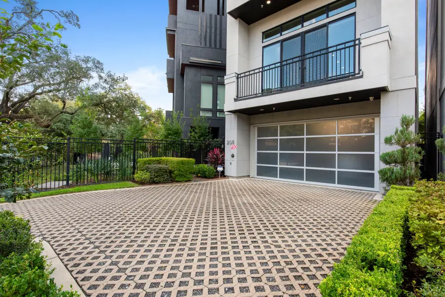 205 Portland Street, Houston, TX 77006 - Image #2