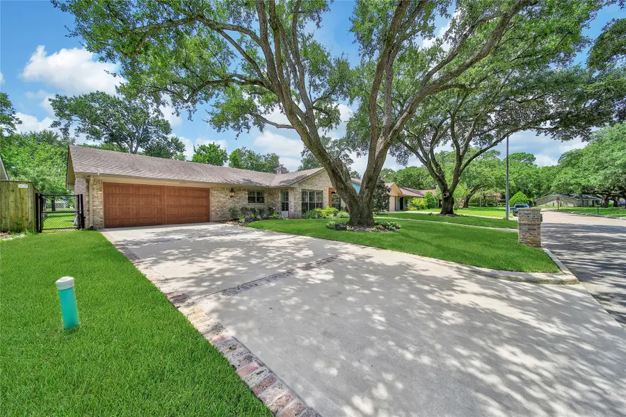 511 S Pecan Street, Tomball, TX 77375 - #2
