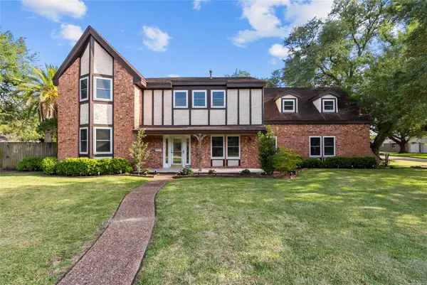 8515 Twelve Oaks Drive, Texas City, TX 77591