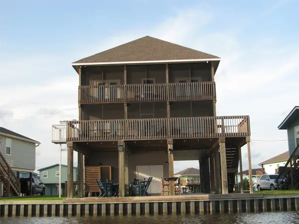 32 Trout Lane, Freeport, TX 77541