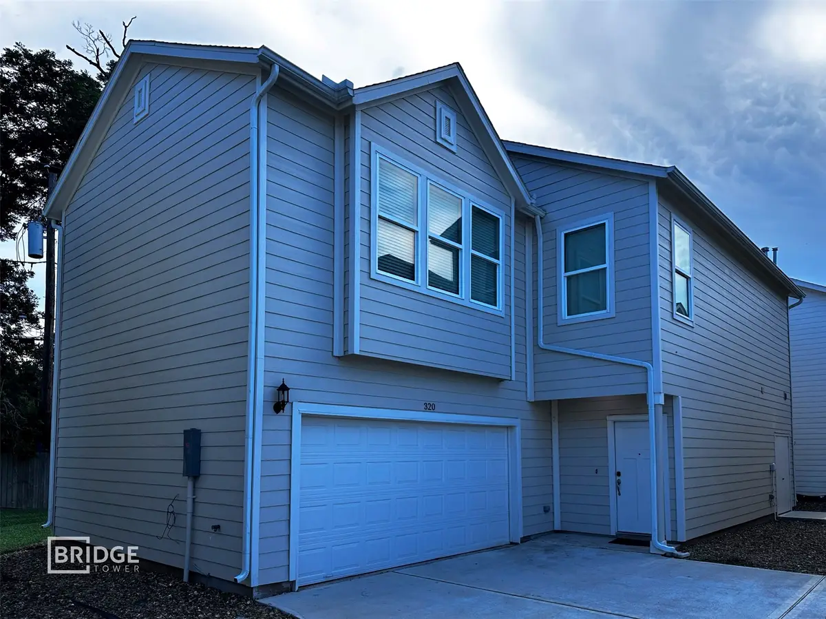 320 Huisache Street, Lake Jackson, TX 77566 - Image #1