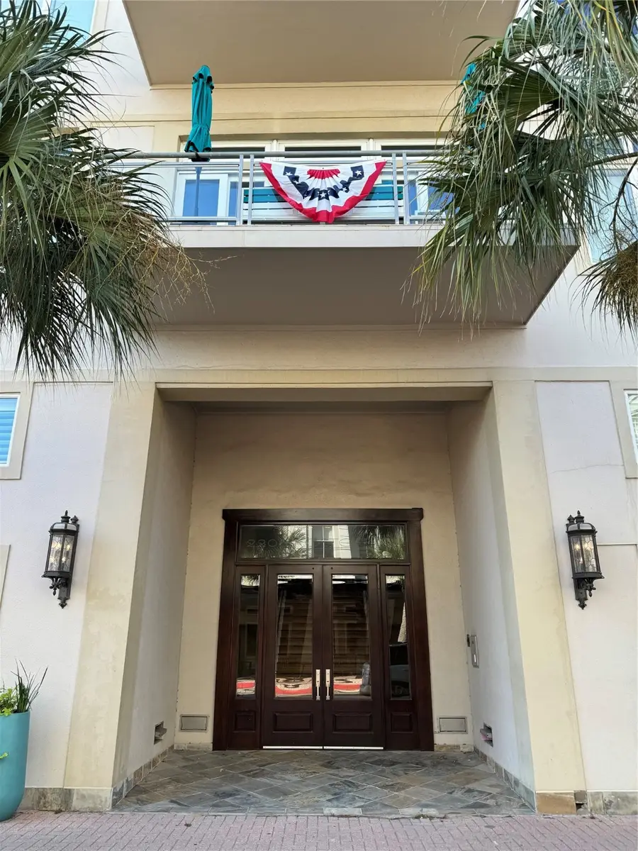 2208 Post Office Street #105, Galveston, TX 77550 - Image #2