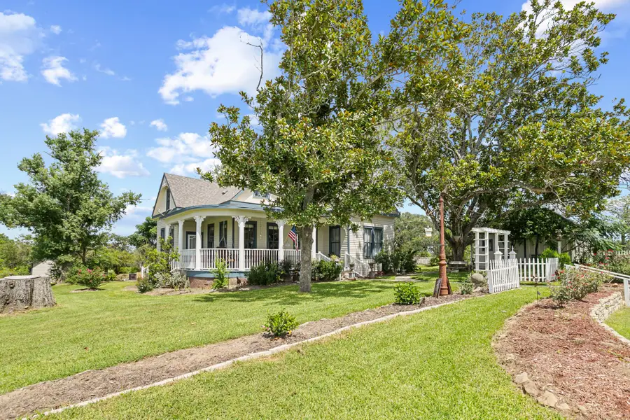 1034 South Tesch St, Bellville, TX 77418 - Image #3