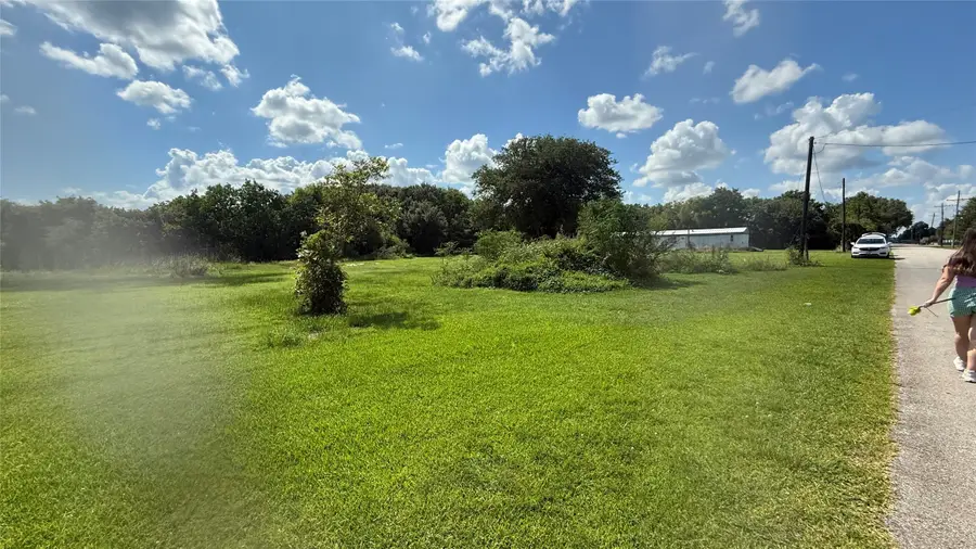 000 4 Weeks Ave, High Island, TX 77623 - Image #2