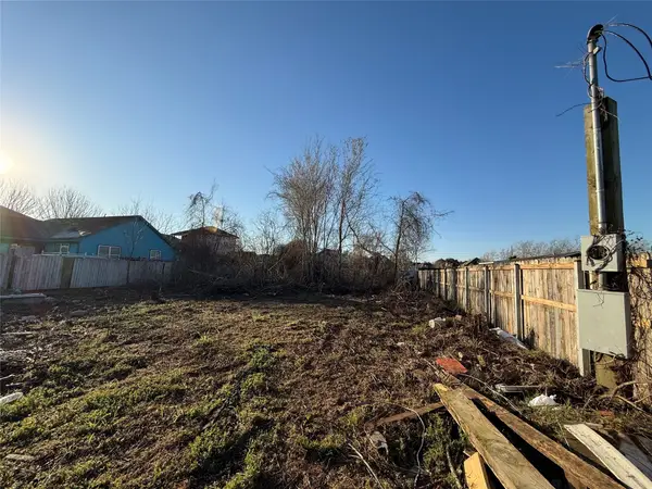 1703 Avenue C, Fresno, TX 77545