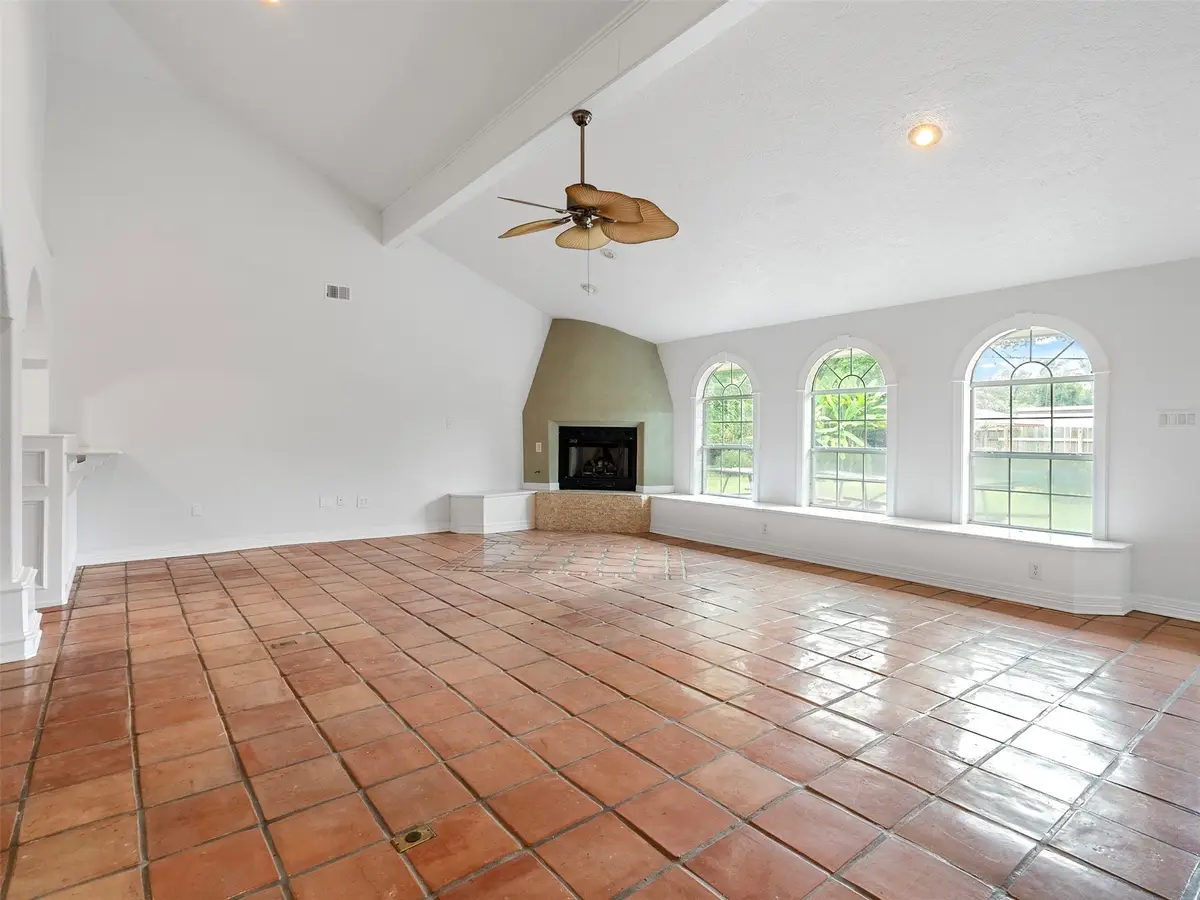 935 Magnolia Street, Lake Jackson, TX 77566 - Image #1