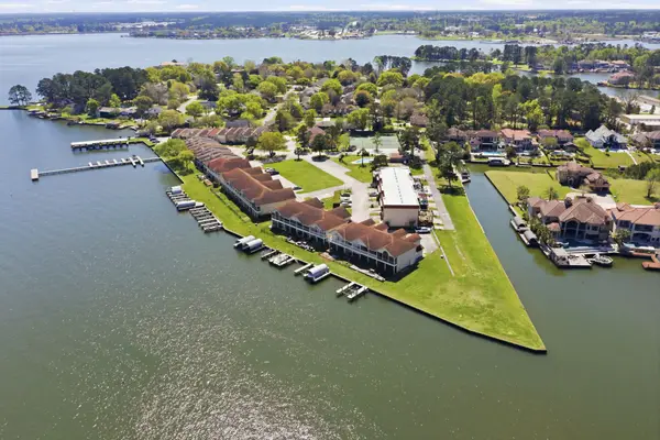 2 Regency Point, Montgomery, TX 77356