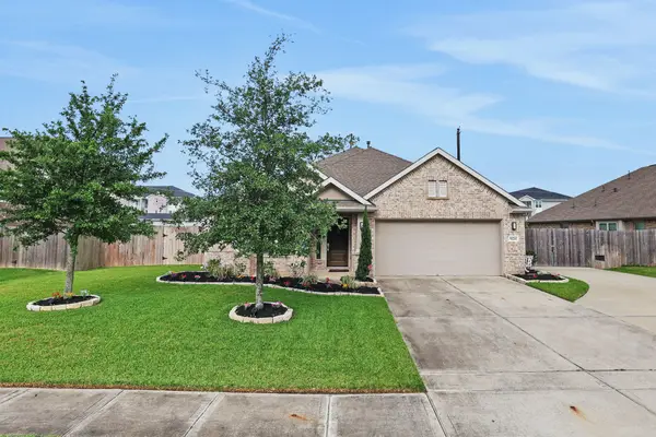 9211 Justin Way, Mont Belvieu, TX 77523