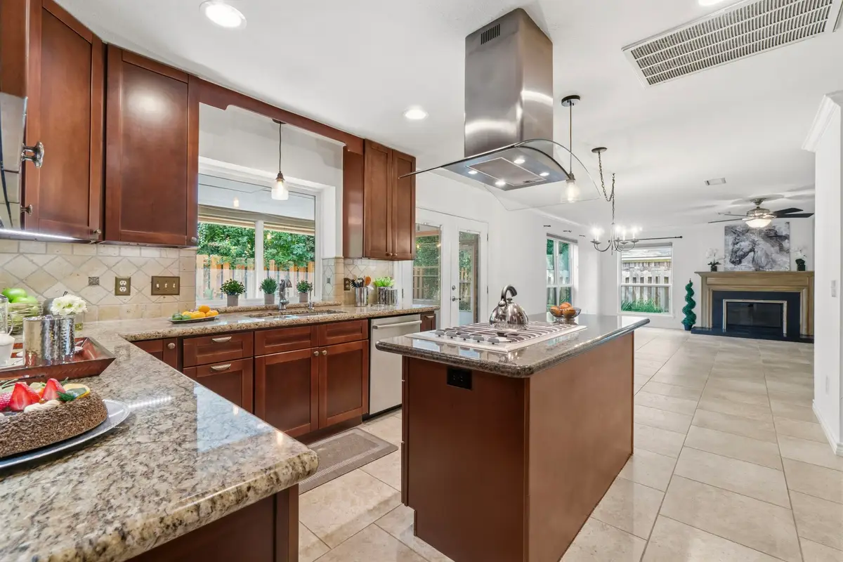 11 Thorn Berry Place, The Woodlands, TX 77381 - #1