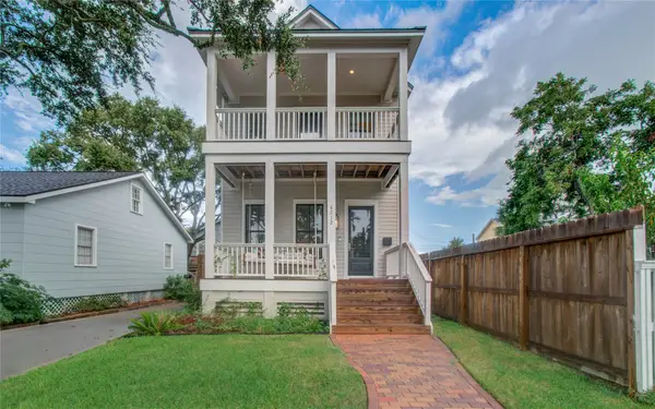 4712 Avenue Q, Galveston, TX 77551