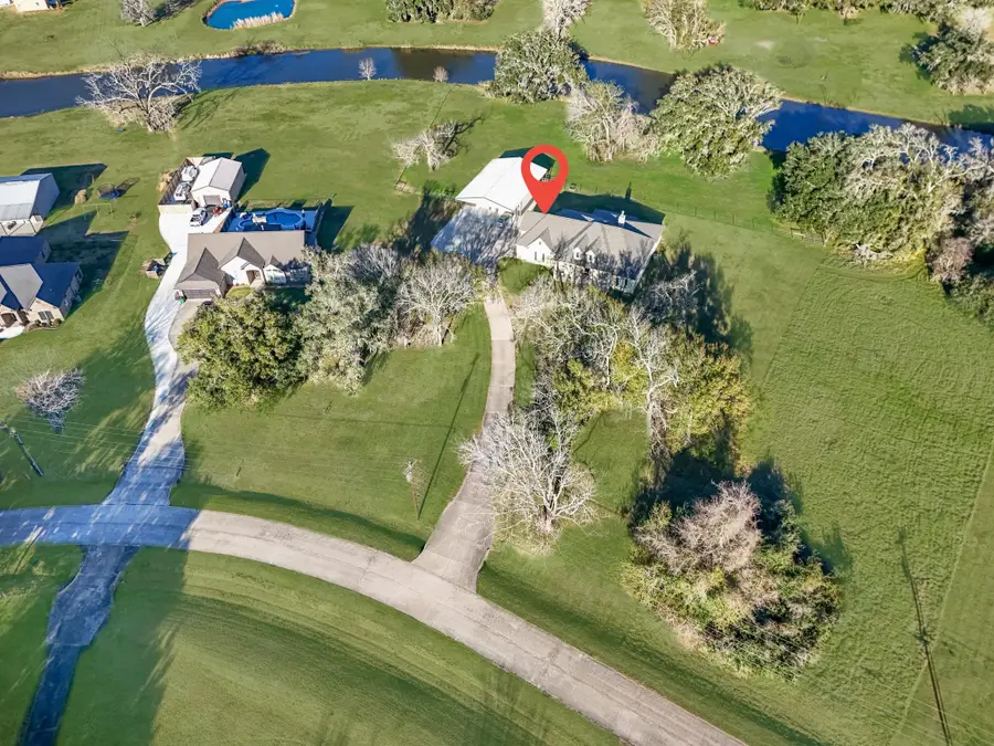 726 Stallion Circle, Angleton, TX 77515 - Image #2