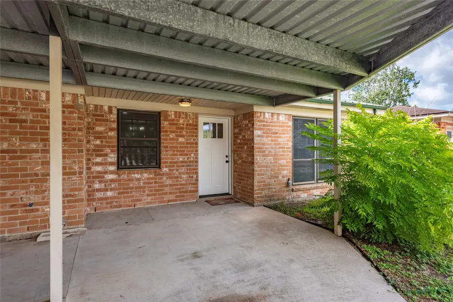 607 Debbie Lane, Alvin, TX 77511 - Image #3