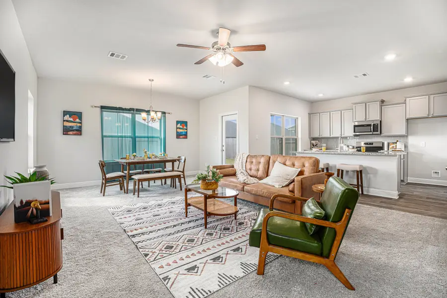 10 Greenbriar Loop, Angleton, TX 77515 - Image #2