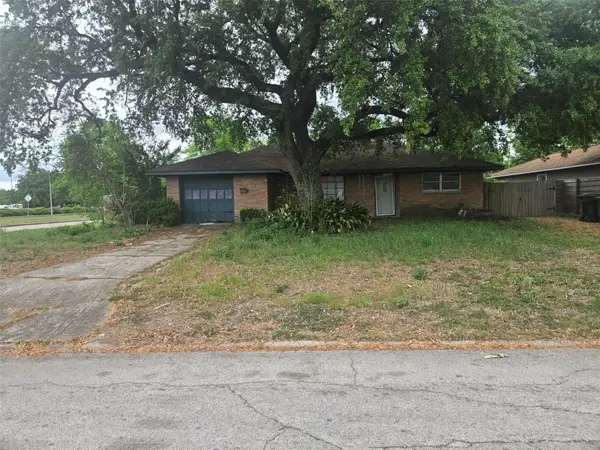 2330 Saxon Drive, Houston, TX 77018