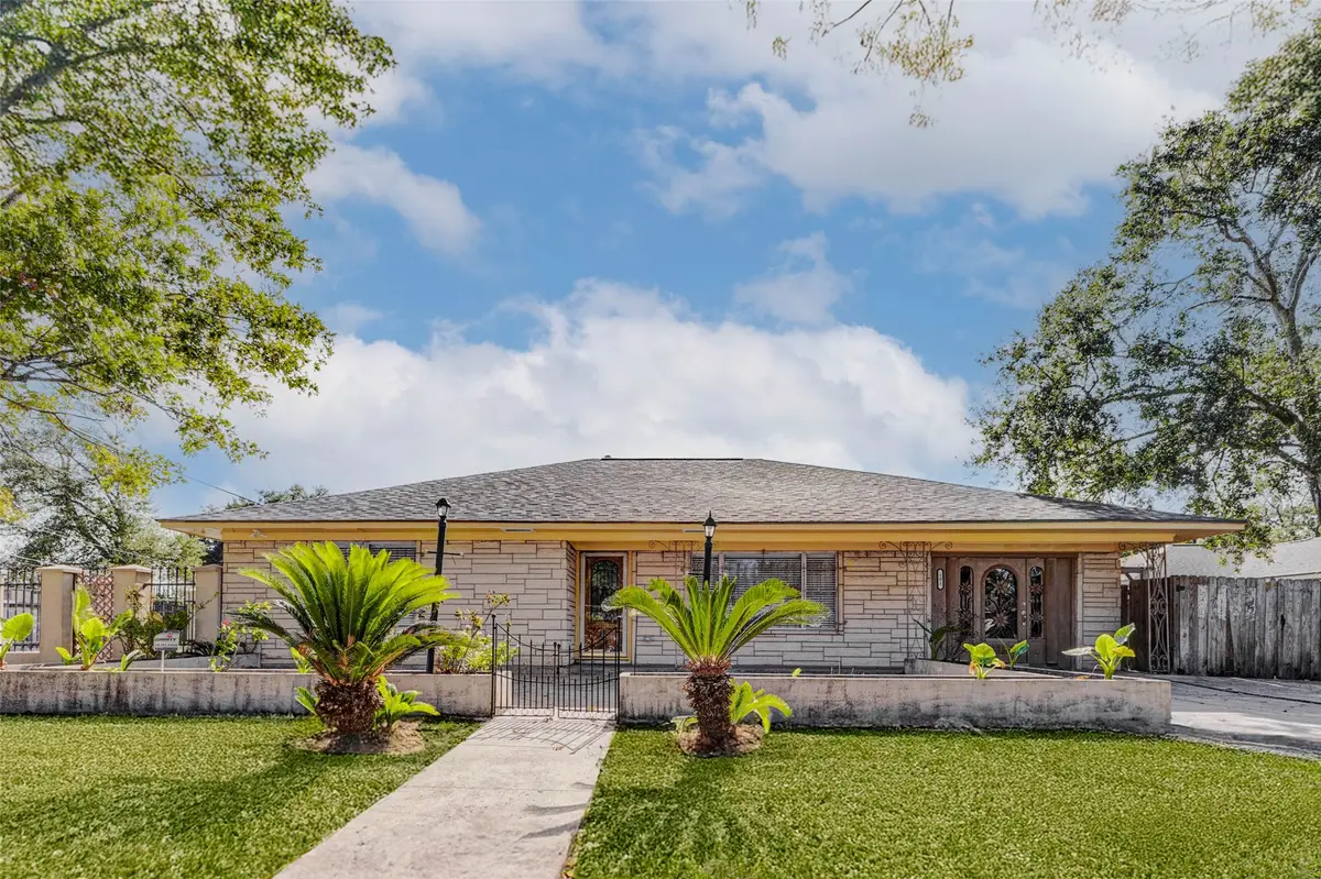 101 Live Oak Street, Baytown, TX 77520 - Image #1