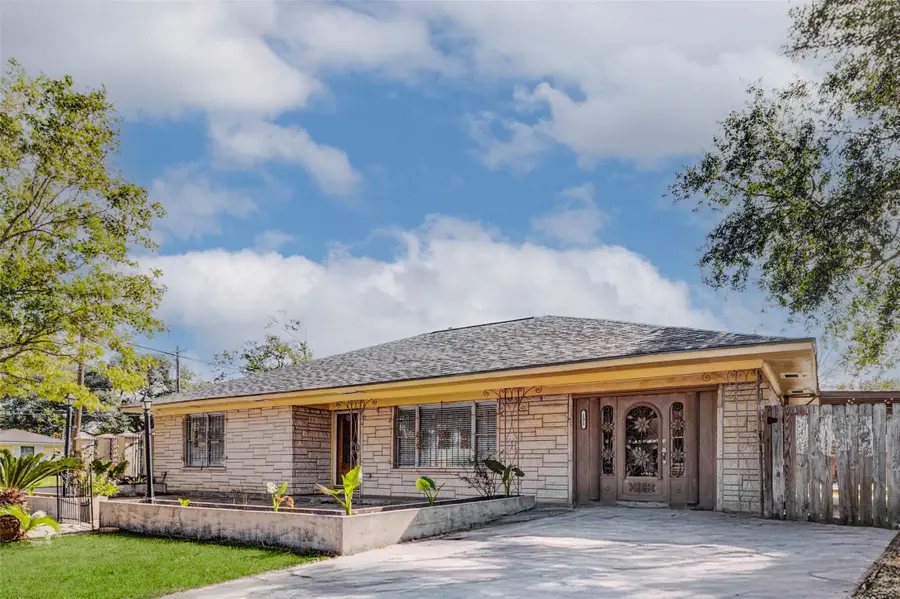 101 Live Oak Street, Baytown, TX 77520 - Image #2