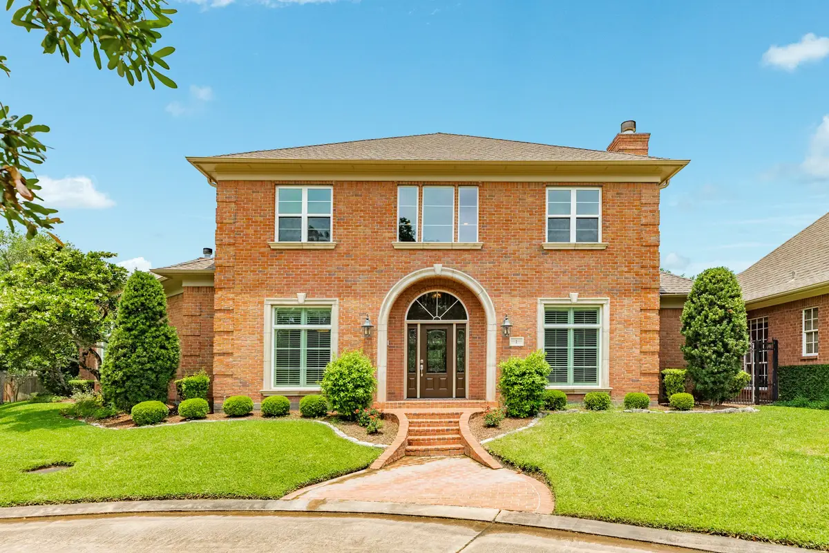 1 Heritage Oak Court, Lake Jackson, TX 77566 - Image #1