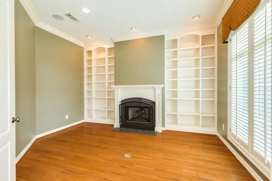 1 Heritage Oak Court, Lake Jackson, TX 77566 - Image #3