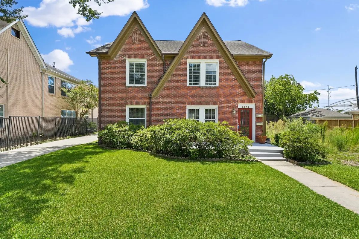 1637 Castle Court, Houston, TX 77006 - Image #1