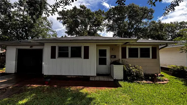 5148 Foster Avenue, Groves, TX 77619