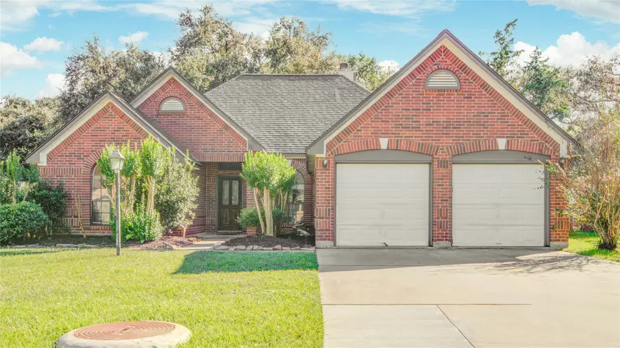 208 Balsam Street, Lake Jackson, TX 77566 - Image #2