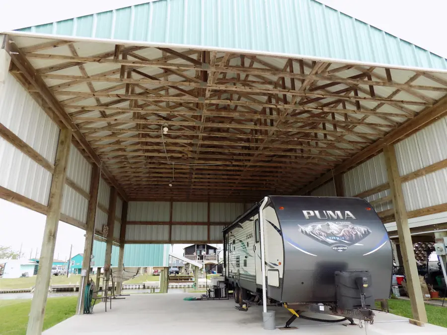 3569 County Road 202, Sargent, TX 77414 - Image #3