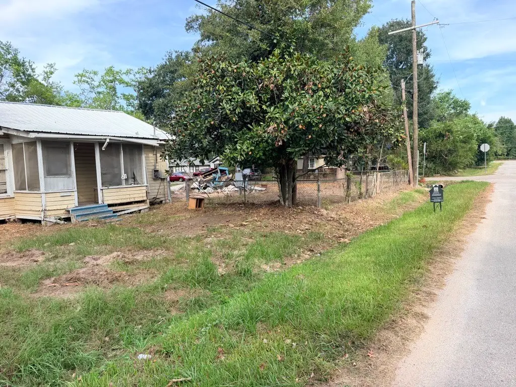 611 E Dallas Street, Cleveland, TX 77327 - #1