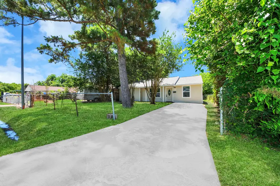 4914 Angleton Street, Houston, TX 77033 - #3