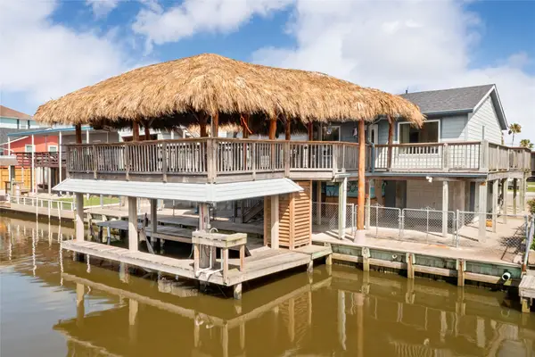 31 Lakeside Drive, Hitchcock, TX 77563