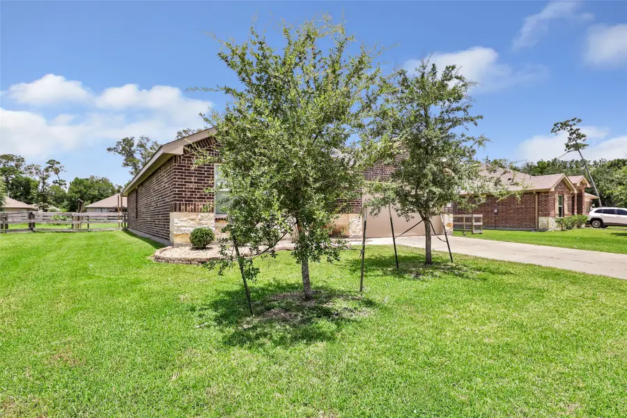 214 Kickapoo Drive, Anahuac, TX 77514 - Image #2
