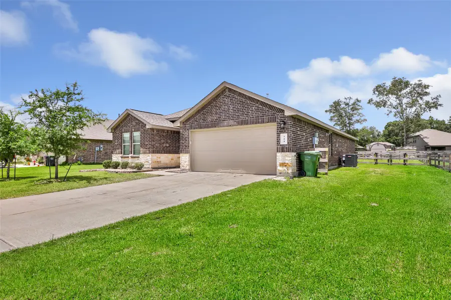214 Kickapoo Drive, Anahuac, TX 77514 - Image #3