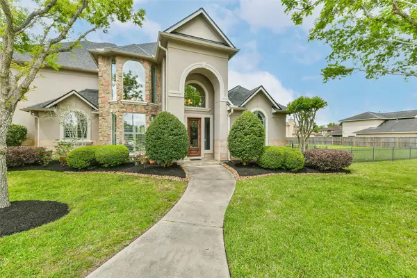 310 Del Monte Drive, Friendswood, TX 77546