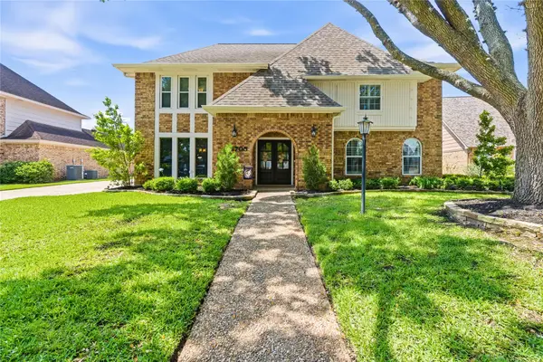 1705 Country Club Boulevard, Sugar Land, TX 77478