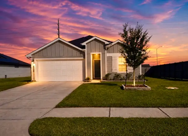 2035 Woodlark Way, Sealy, TX 77474