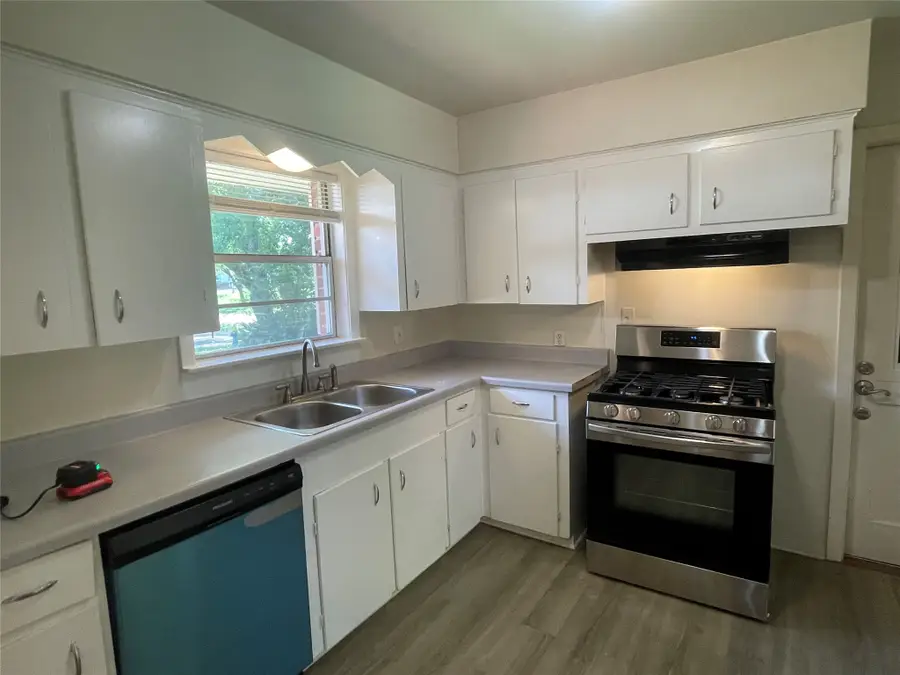 5042 Grape Street, Houston, TX 77096 - #2