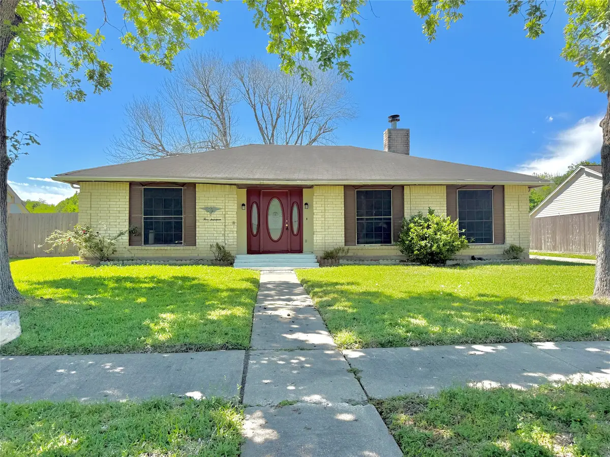 514 W Castle Harbour Drive, Friendswood, TX 77546 - #1