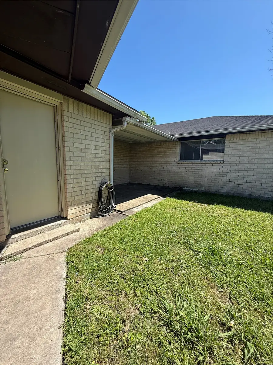 514 W Castle Harbour Drive, Friendswood, TX 77546 - #2