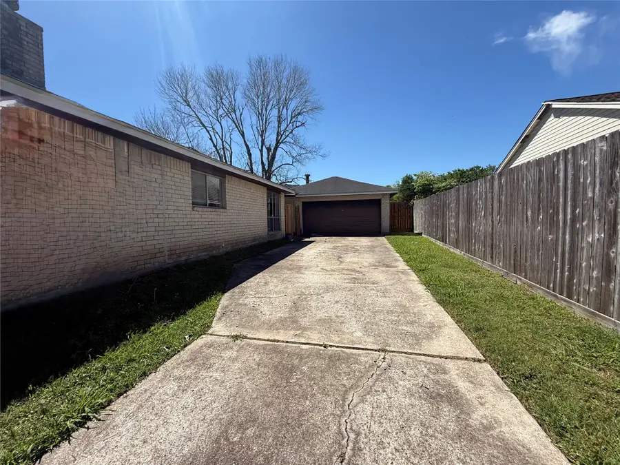 514 W Castle Harbour Drive, Friendswood, TX 77546 - #3