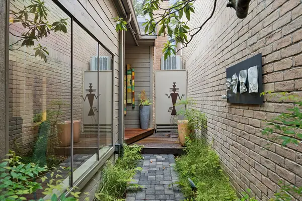 8999 Briar Forest Drive, Houston, TX 77024