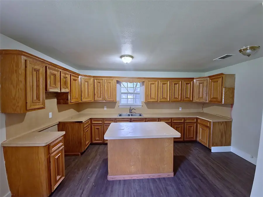 1003 W Hart Avenue, Pasadena, TX 77506 - #2